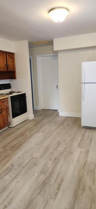 For Sale: $299,900 (2 beds, 1 baths, 760 Square Feet)