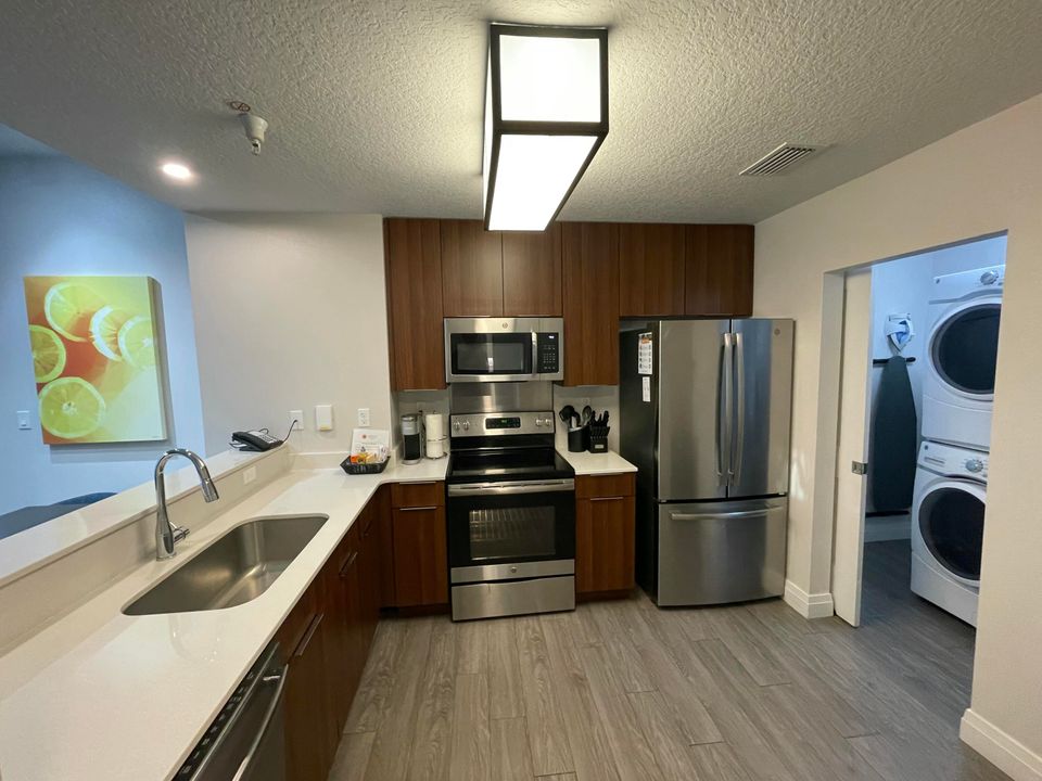 For Sale: $260,000 (2 beds, 2 baths, 1265 Square Feet)