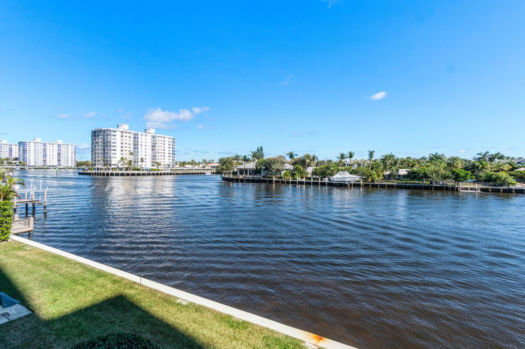 For Sale: $699,000 (2 beds, 2 baths, 1323 Square Feet)