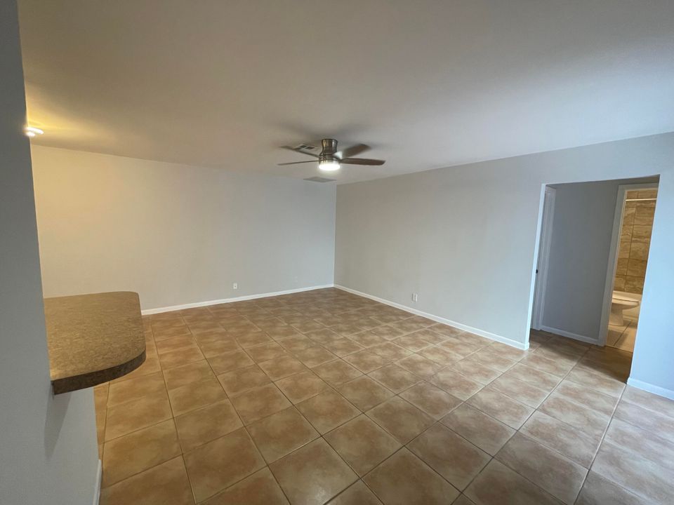 For Rent: $2,000 (2 beds, 2 baths, 864 Square Feet)