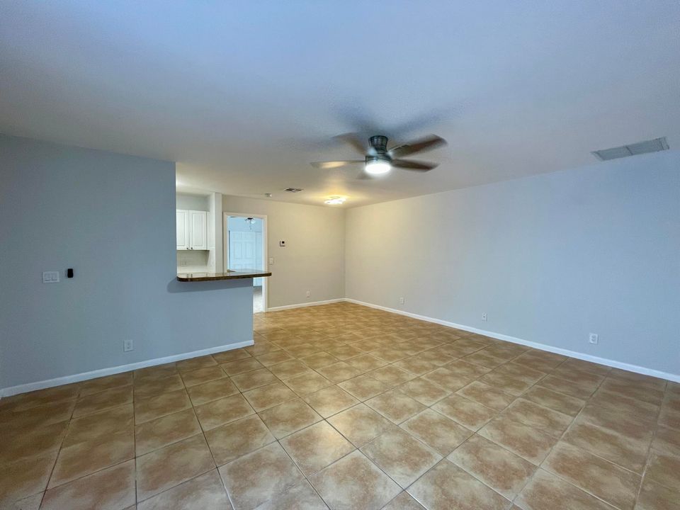 For Rent: $2,000 (2 beds, 2 baths, 864 Square Feet)