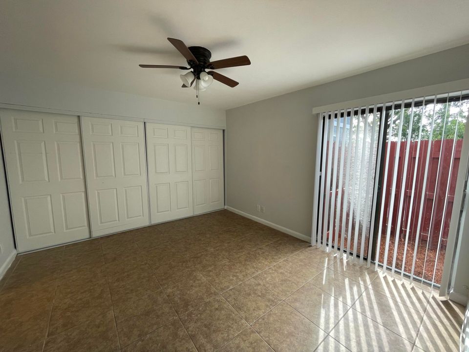 For Rent: $2,000 (2 beds, 2 baths, 864 Square Feet)