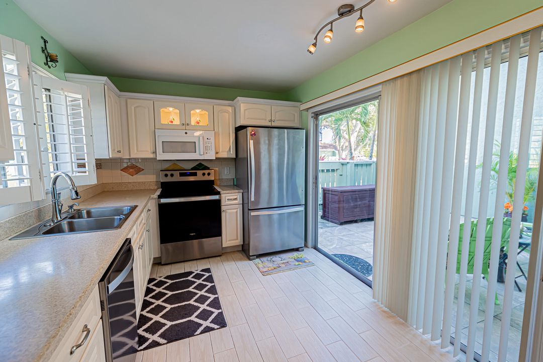 For Sale: $270,000 (2 beds, 2 baths, 1024 Square Feet)