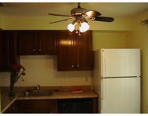 For Rent: $3,400 (2 beds, 1 baths, 893 Square Feet)