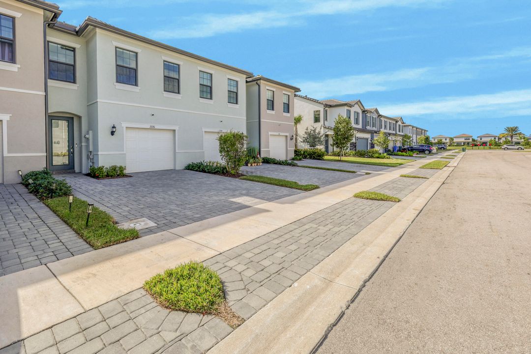 For Sale: $649,000 (3 beds, 2 baths, 1754 Square Feet)