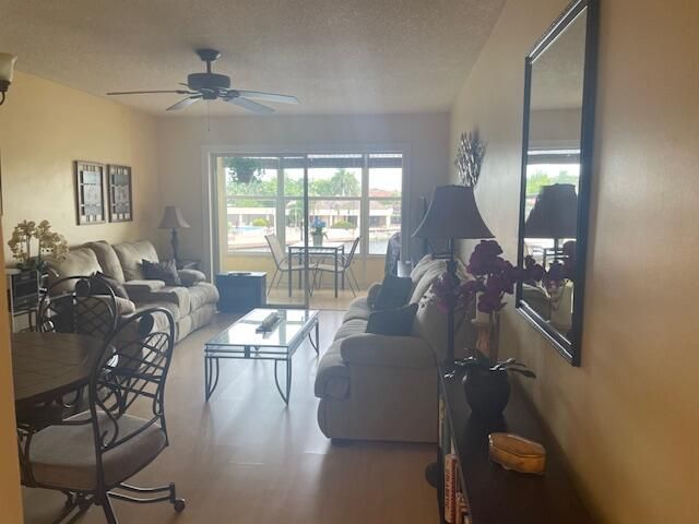 For Sale: $125,000 (1 beds, 1 baths, 620 Square Feet)