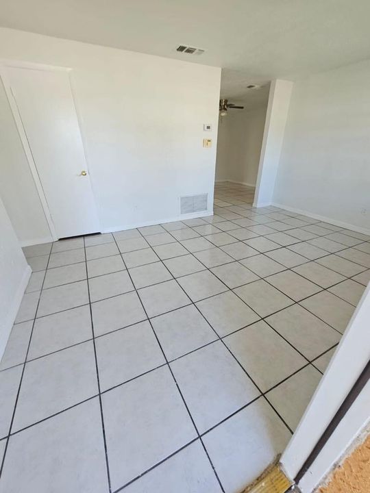 For Sale: $260,000 (3 beds, 2 baths, 1216 Square Feet)