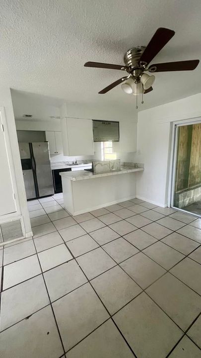 For Sale: $260,000 (3 beds, 2 baths, 1216 Square Feet)