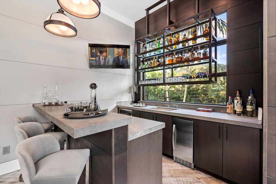 For Sale: $6,995,000 (5 beds, 5 baths, 5793 Square Feet)