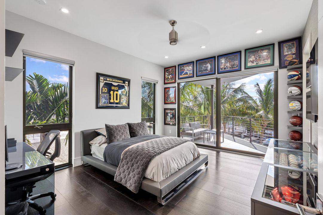 For Sale: $6,995,000 (5 beds, 5 baths, 5793 Square Feet)