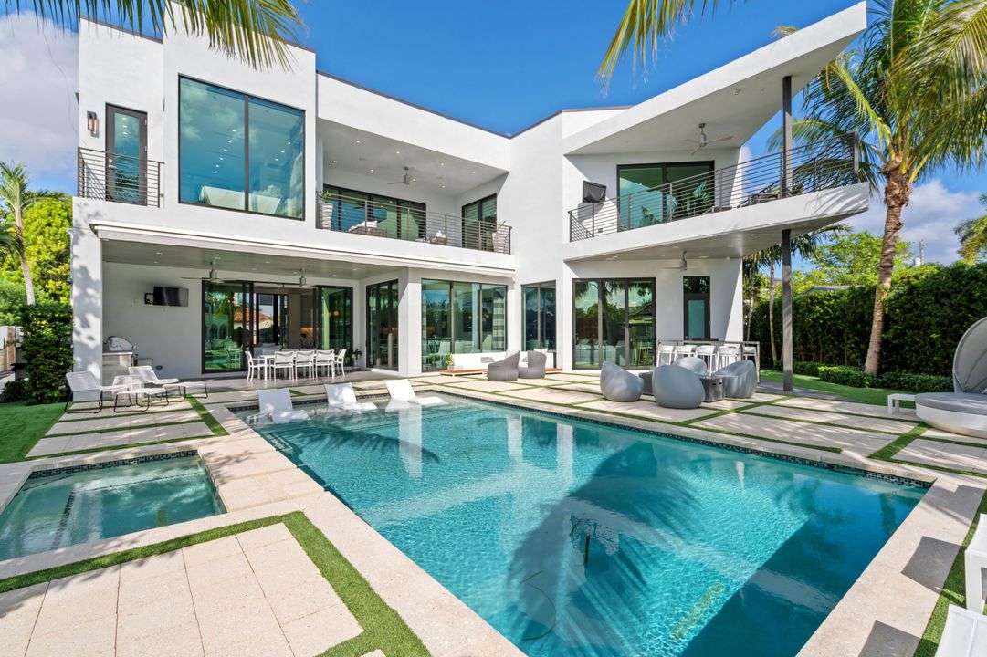 For Sale: $6,995,000 (5 beds, 5 baths, 5793 Square Feet)