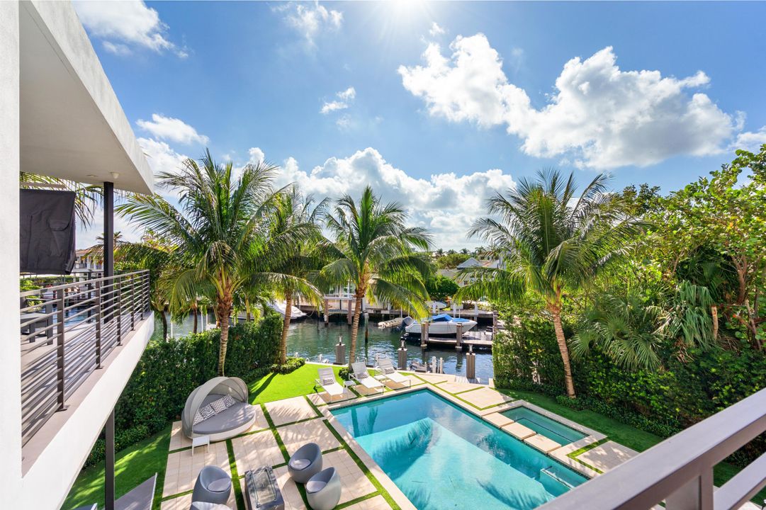 For Sale: $6,995,000 (5 beds, 5 baths, 5793 Square Feet)