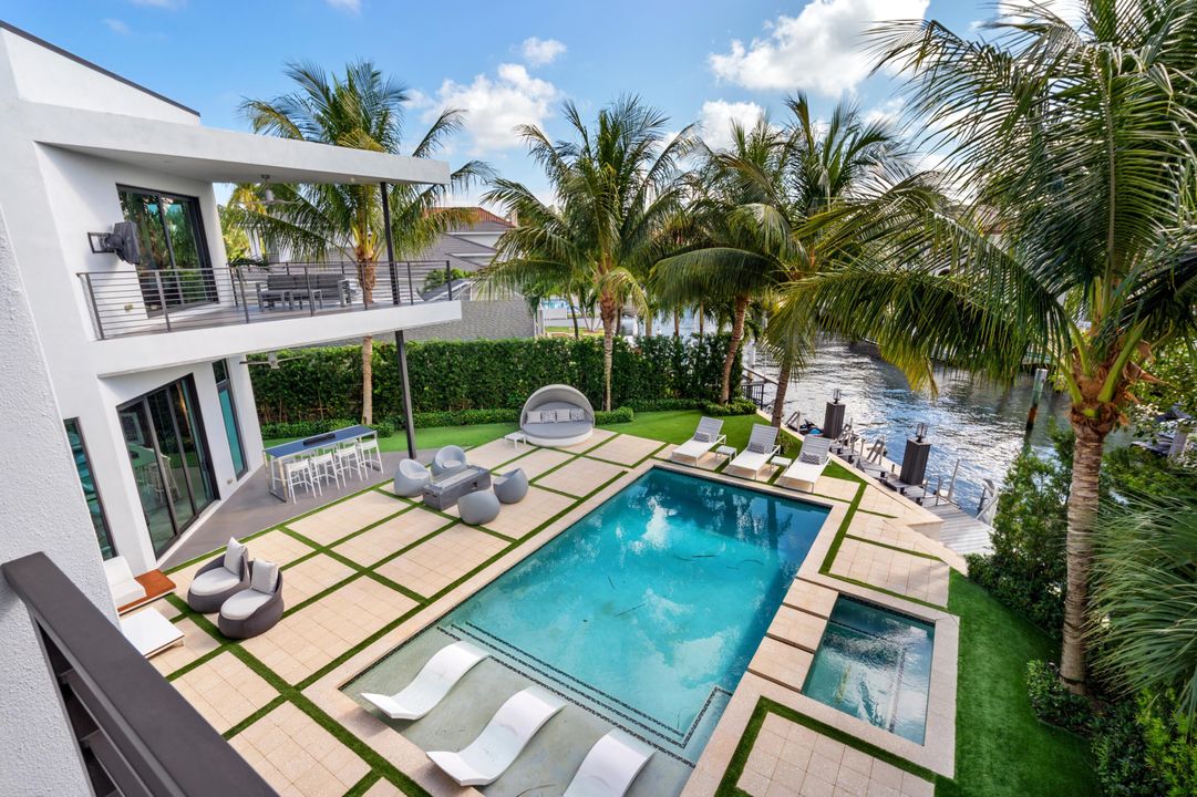 For Sale: $6,995,000 (5 beds, 5 baths, 5793 Square Feet)