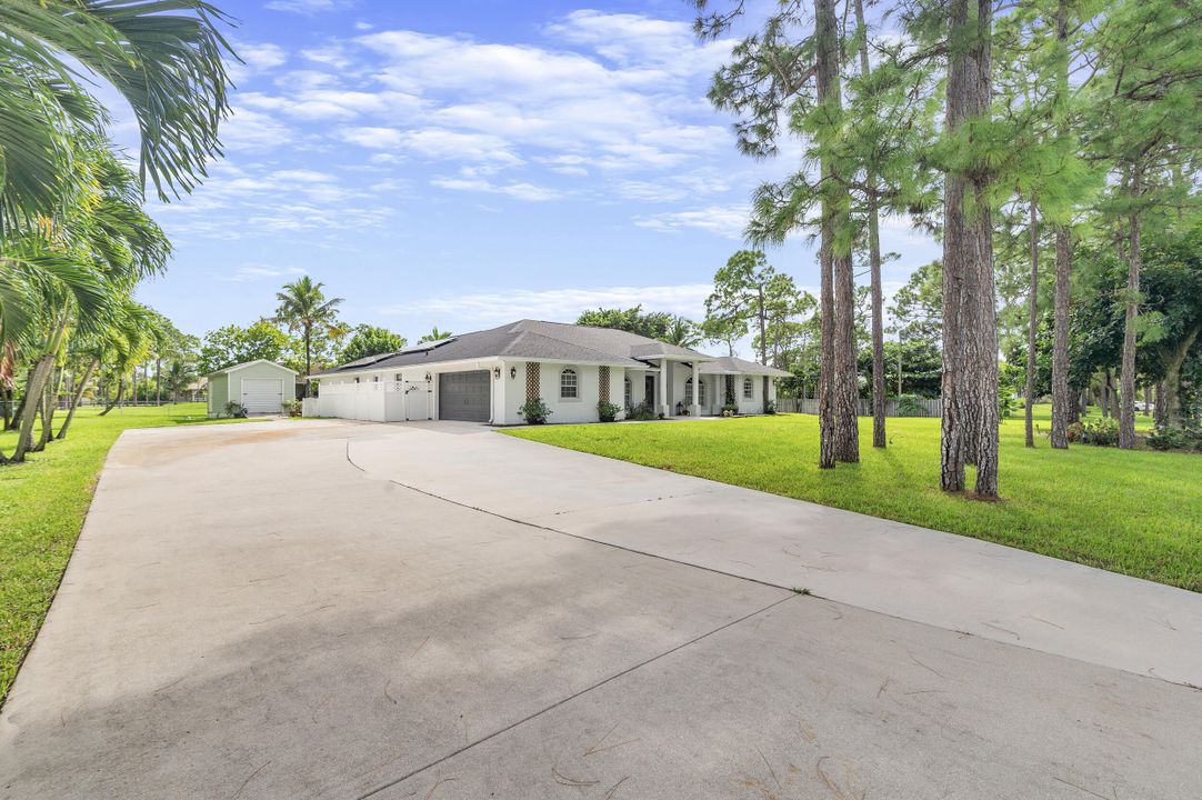 For Sale: $1,000,000 (5 beds, 3 baths, 2864 Square Feet)