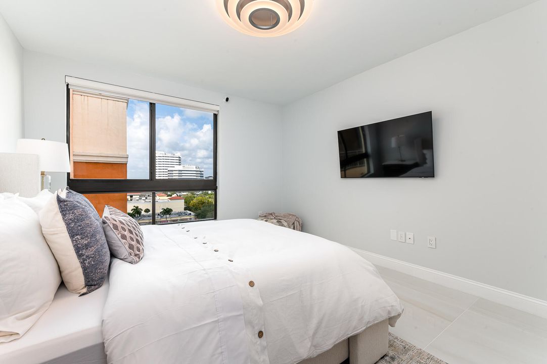 For Sale: $598,000 (2 beds, 2 baths, 1259 Square Feet)