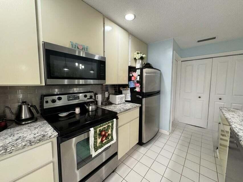 For Rent: $2,500 (2 beds, 2 baths, 1152 Square Feet)