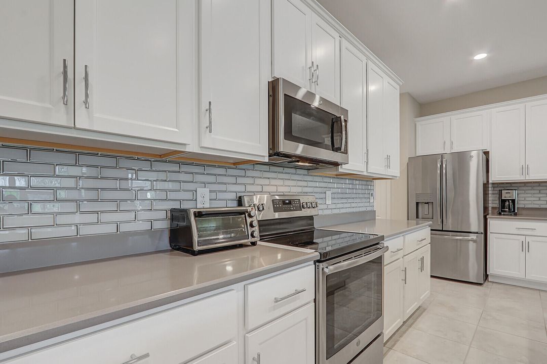 For Sale: $512,000 (3 beds, 2 baths, 2121 Square Feet)