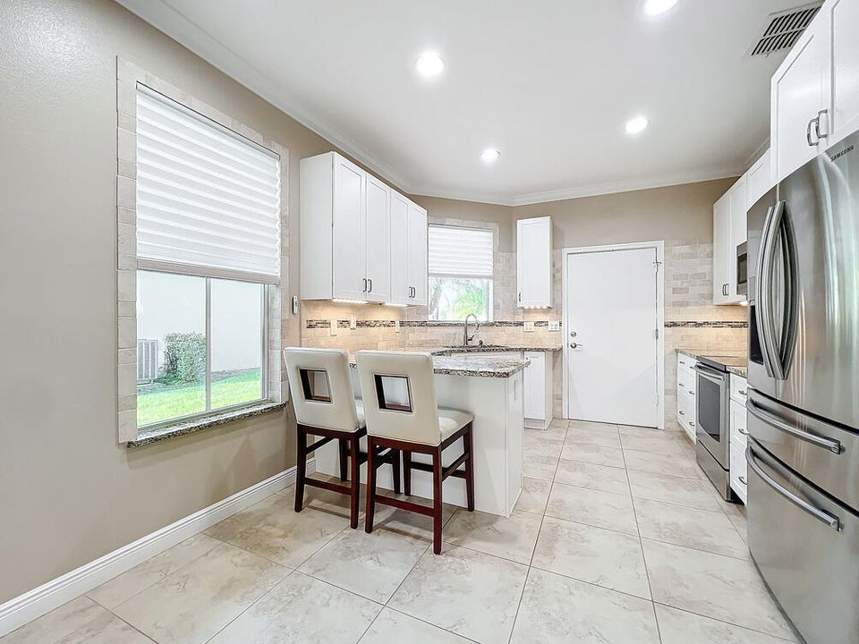 For Sale: $389,900 (2 beds, 2 baths, 1332 Square Feet)