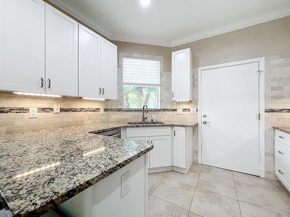 For Sale: $389,900 (2 beds, 2 baths, 1332 Square Feet)