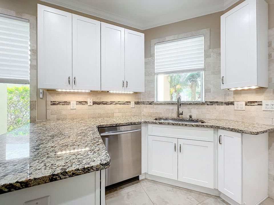 For Sale: $389,900 (2 beds, 2 baths, 1332 Square Feet)