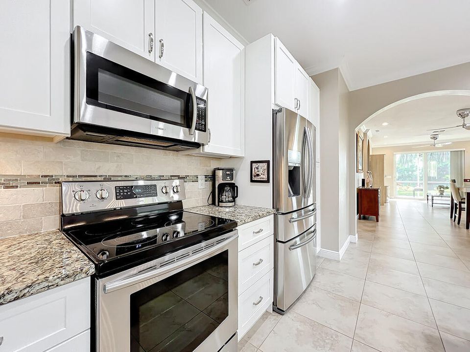 For Sale: $389,900 (2 beds, 2 baths, 1332 Square Feet)