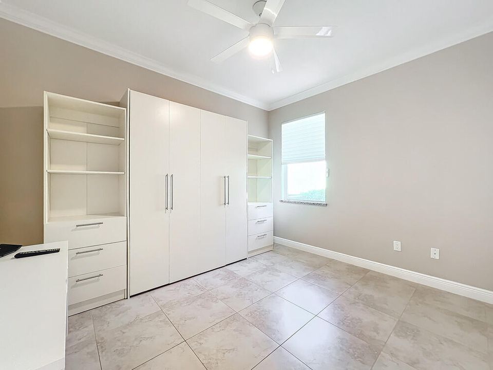 For Sale: $389,900 (2 beds, 2 baths, 1332 Square Feet)