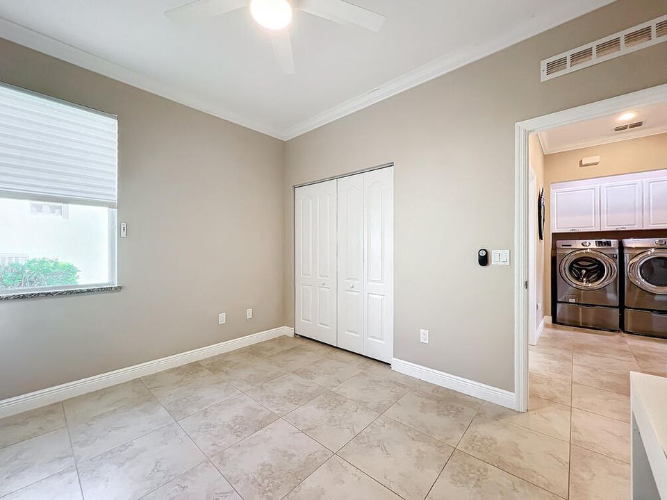 For Sale: $389,900 (2 beds, 2 baths, 1332 Square Feet)