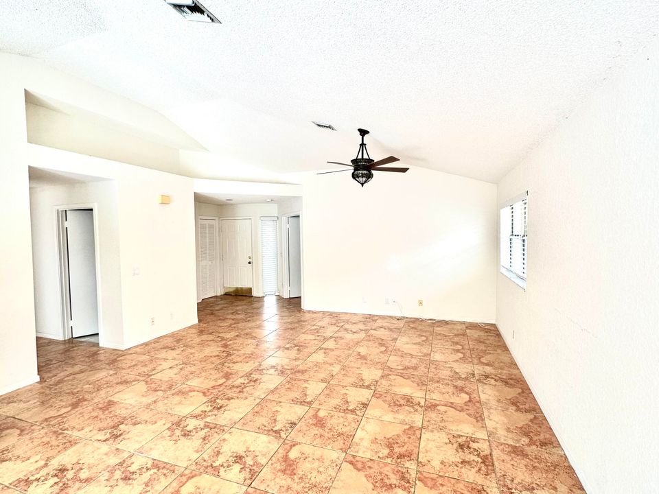 For Sale: $329,000 (2 beds, 2 baths, 1527 Square Feet)