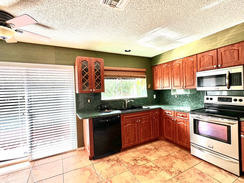 For Sale: $329,000 (2 beds, 2 baths, 1527 Square Feet)