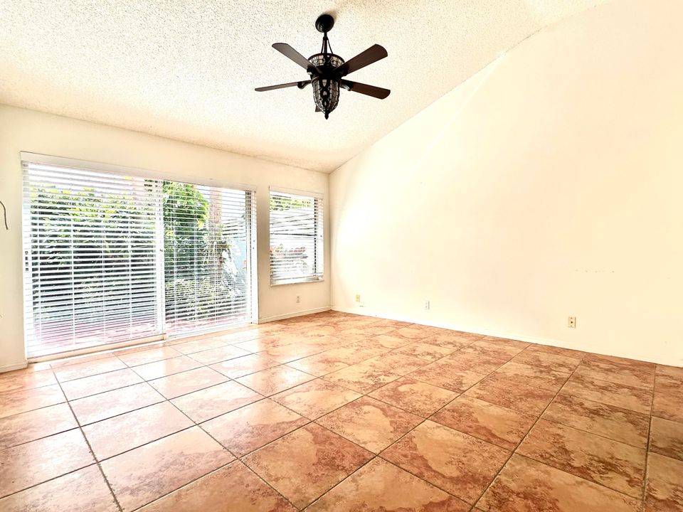 For Sale: $329,000 (2 beds, 2 baths, 1527 Square Feet)