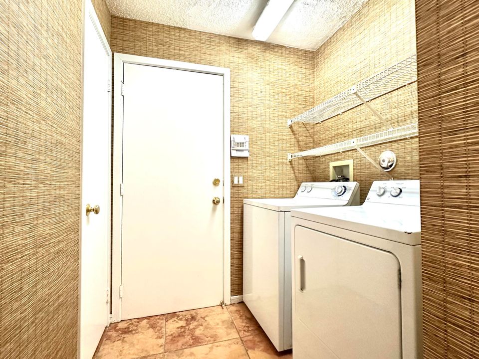 For Sale: $329,000 (2 beds, 2 baths, 1527 Square Feet)