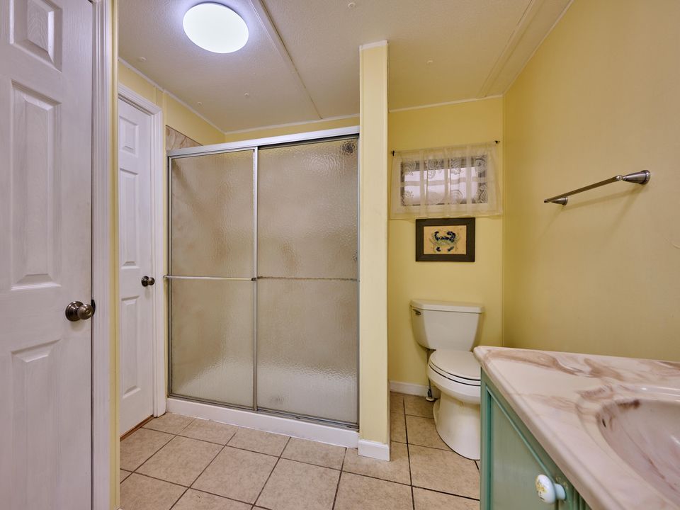 For Sale: $225,000 (2 beds, 2 baths, 960 Square Feet)