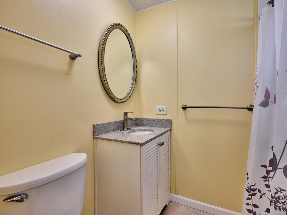 For Sale: $225,000 (2 beds, 2 baths, 960 Square Feet)