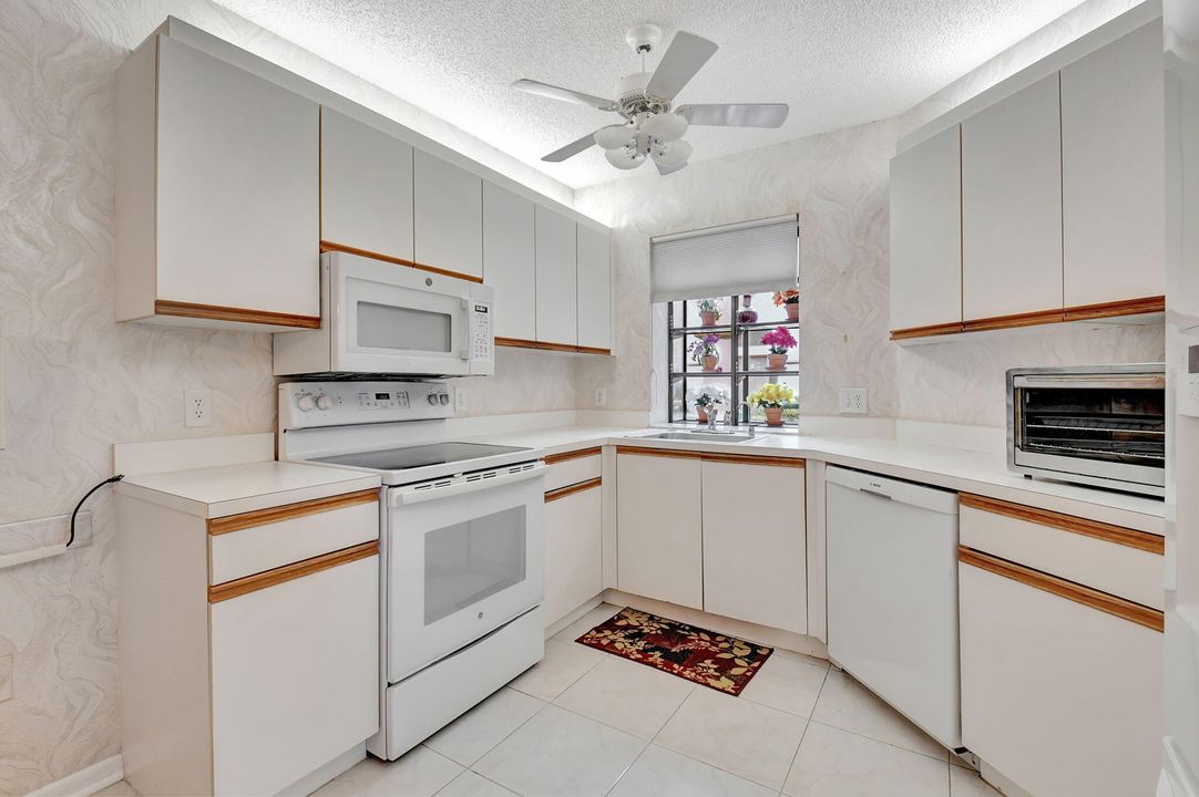 For Sale: $237,500 (3 beds, 2 baths, 1578 Square Feet)