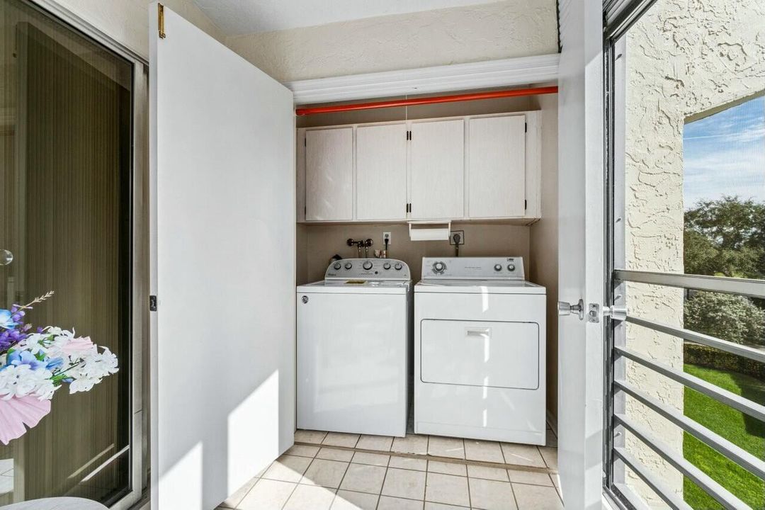 For Sale: $201,999 (2 beds, 2 baths, 1160 Square Feet)