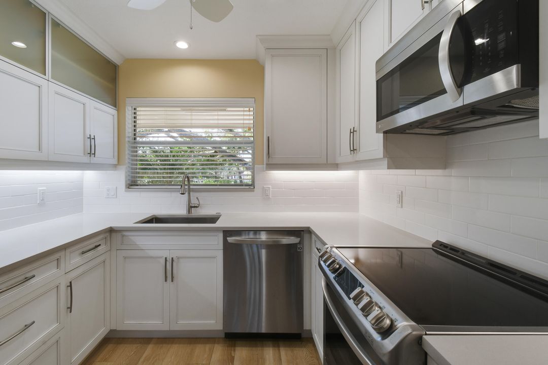 For Sale: $549,900 (2 beds, 2 baths, 750 Square Feet)