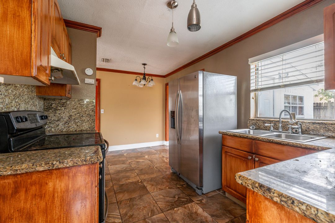 For Sale: $385,000 (3 beds, 2 baths, 1151 Square Feet)