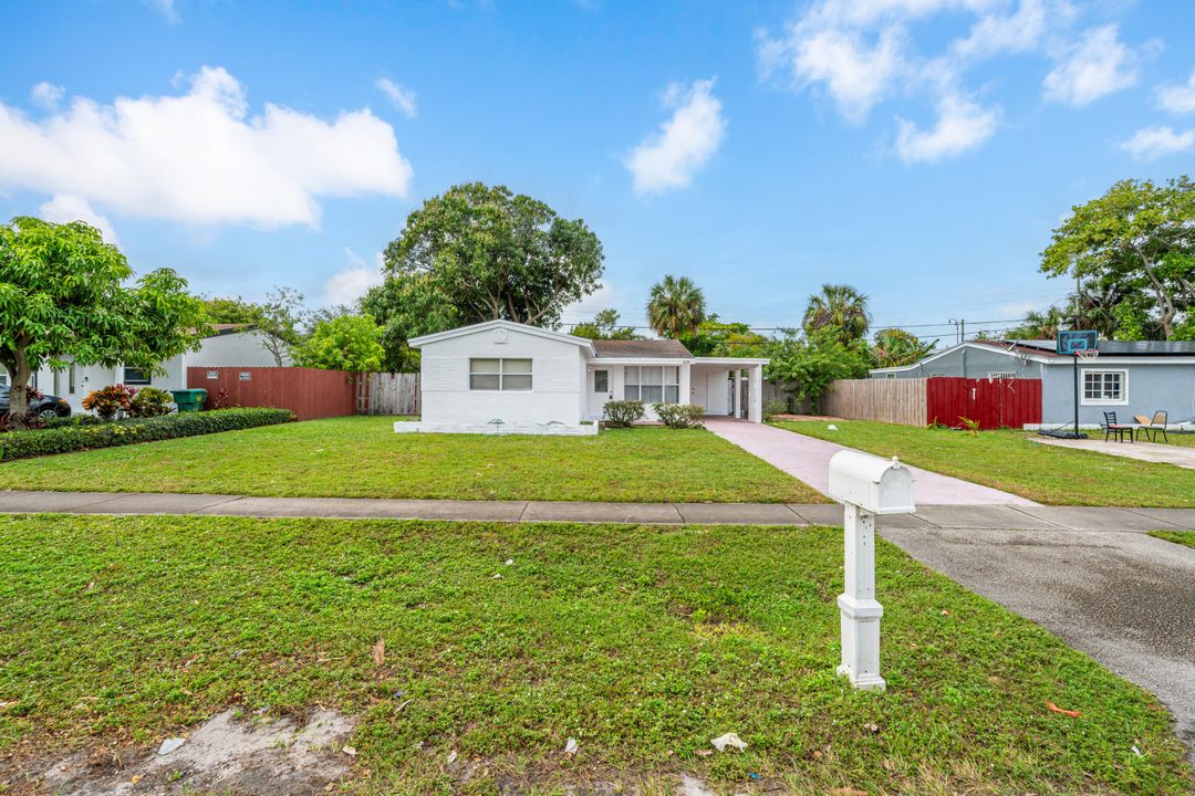 For Sale: $385,000 (3 beds, 2 baths, 1151 Square Feet)