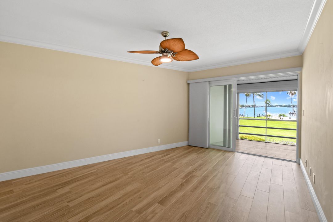 For Sale: $549,900 (2 beds, 2 baths, 750 Square Feet)