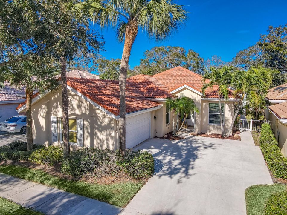 For Sale: $899,000 (3 beds, 2 baths, 1975 Square Feet)