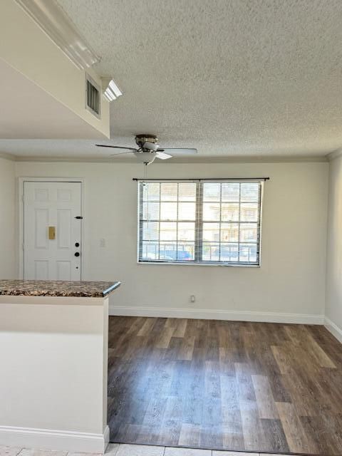 For Rent: $2,100 (2 beds, 2 baths, 883 Square Feet)