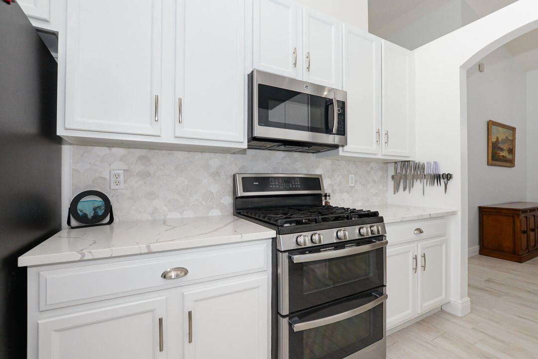 For Sale: $574,900 (3 beds, 2 baths, 1883 Square Feet)