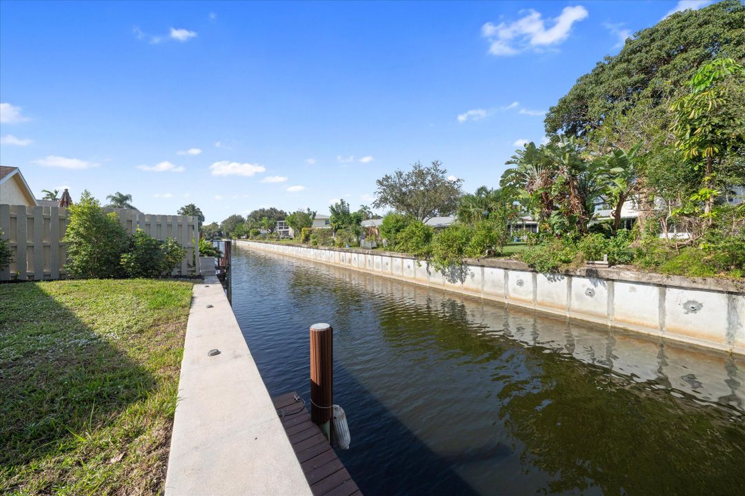 For Sale: $575,000 (3 beds, 2 baths, 1571 Square Feet)