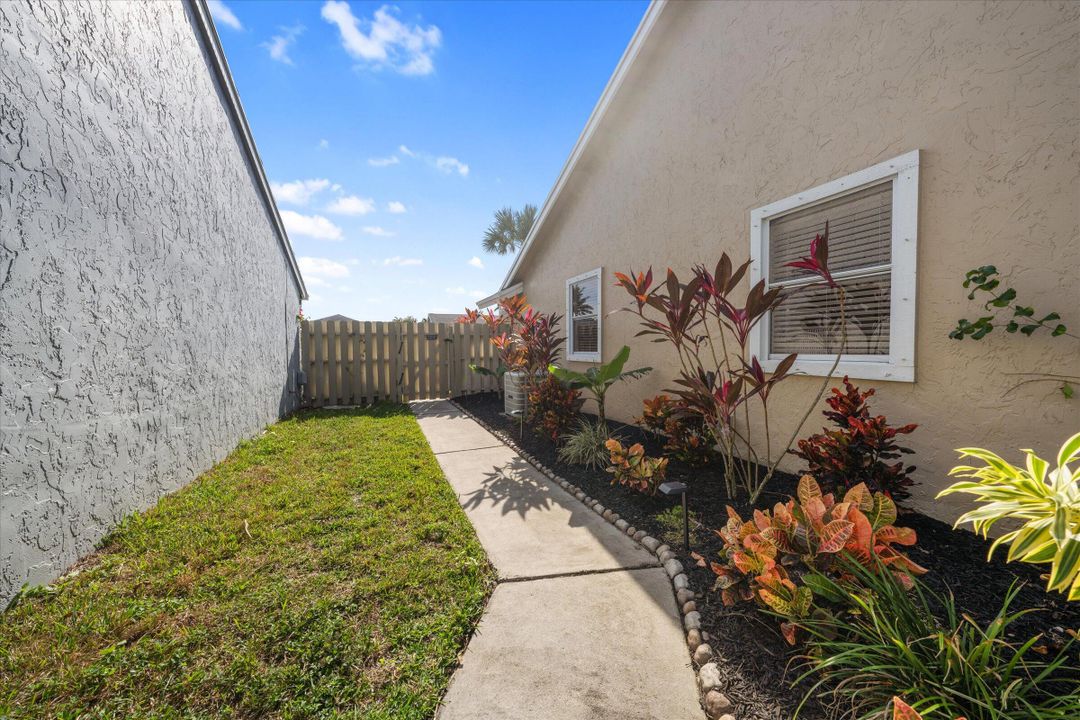 For Sale: $575,000 (3 beds, 2 baths, 1571 Square Feet)