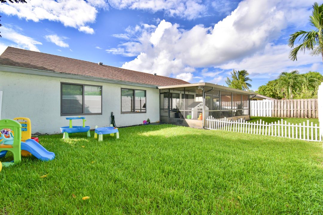 For Sale: $585,000 (3 beds, 2 baths, 1479 Square Feet)