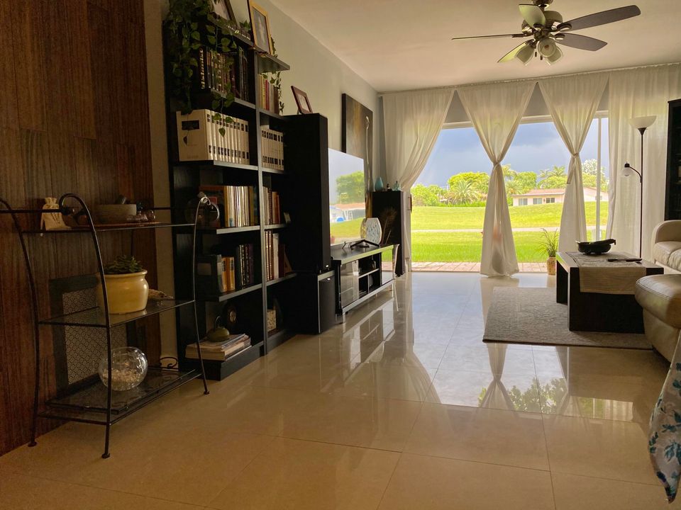 En Venta: $275,000 (2 camas, 1 baños, 1000 Pies cuadrados)