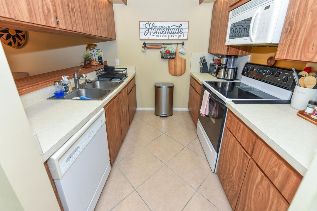 For Sale: $260,000 (2 beds, 2 baths, 1236 Square Feet)