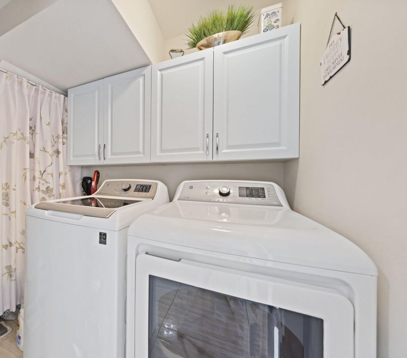 For Sale: $249,999 (2 beds, 2 baths, 1902 Square Feet)