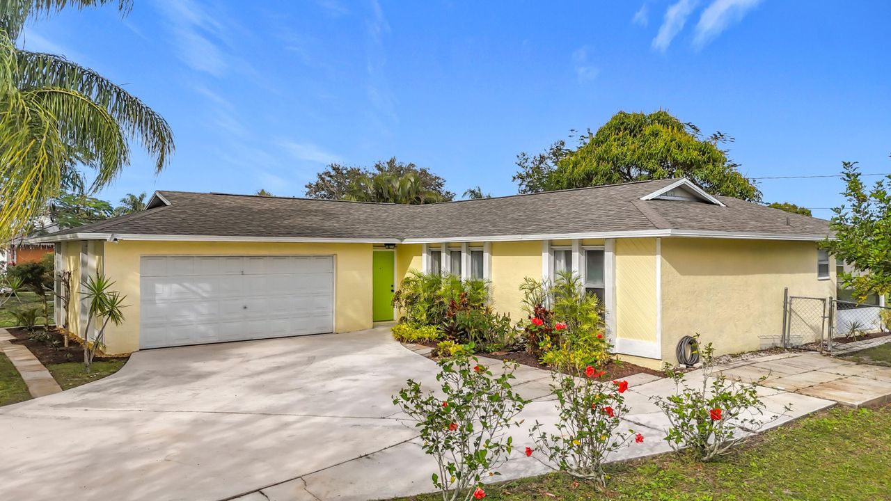 For Sale: $344,777 (3 beds, 2 baths, 1284 Square Feet)