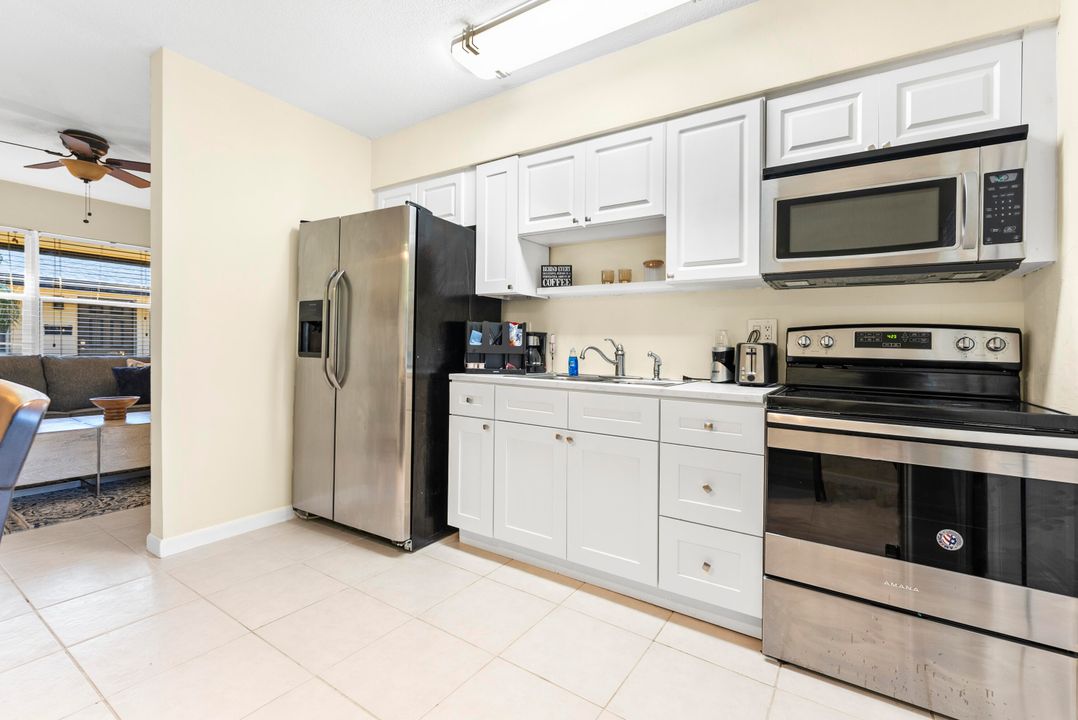 For Rent: $2,500 (2 beds, 1 baths, 816 Square Feet)